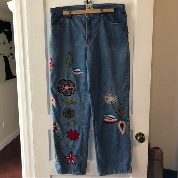 24 Karat Denim - 𝅺24 Karat Floral Cropped Jeans